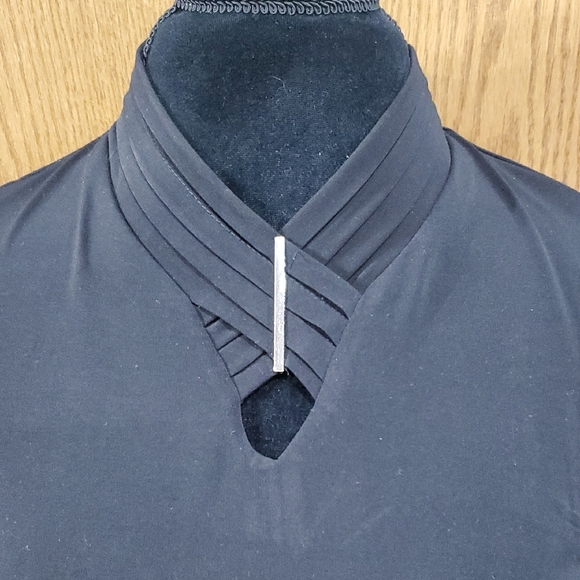 Tahari Black Cut-Out Fitted Sleeveless Top with Mandarin Collar - Picture 3 of 6